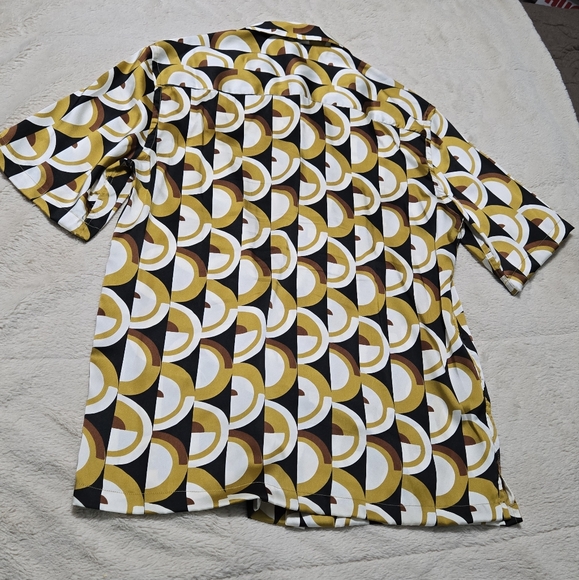 Zara Geometric Satin Soft Print Top, regular fit, Small - Picture 2 of 13